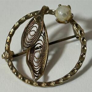 Vintage Gold Tone Filigree Circle Brooch with Faux Pearl Accent